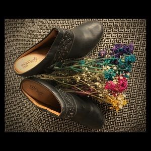 SOLD GUC open heeled shoes. Fashionably fun SOLD